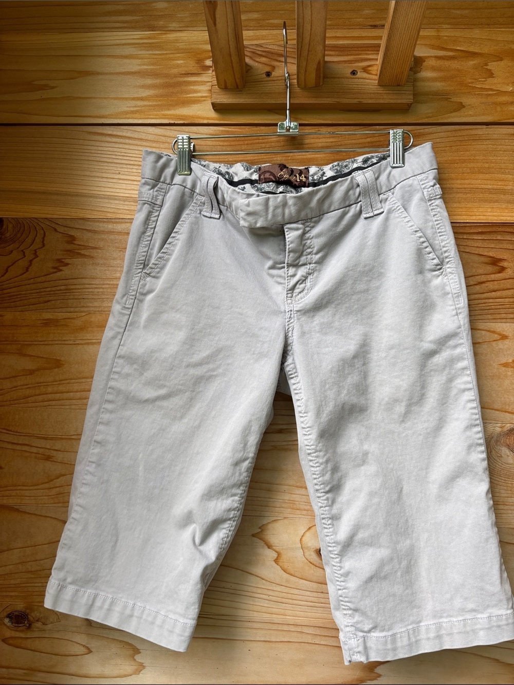 Earl 14 Y2K Mid-Rise Long Bermuda Shorts Size 29
13.5” inseam